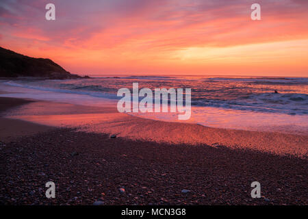 Rosa Sonnenuntergang, über den Strand in der Nähe von Saint Jean de Luz Stockfoto