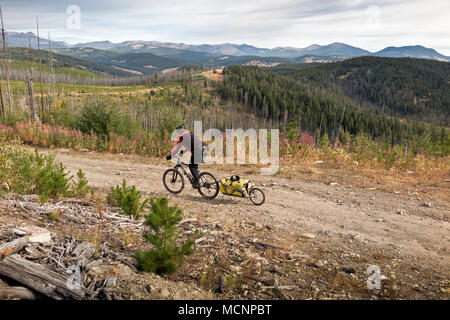 WA 15255-00 ... WASHINGTON - absteigend in die Toats Coulee Creek Entwässerung von einem Aussichtspunkt nördlich von Totenkopf Ridge in Loomis State Forest. Stockfoto