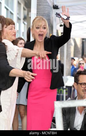 Anna Faris in der Ankunftshalle für die Hollywood Star Walk of Fame Mittagessen für Eva Longoria, Private Residence, Beverly Hills, CA April 16, 2018. Foto von: Priscilla Grant/Everett Collection Stockfoto