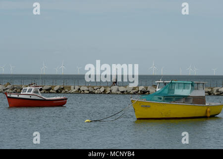 Herne Bay, Kent. 17 Apr, 2018. UK Wetter: Menschen den Beginn eines warmen Zauber des Frühlings Wetter in Herne Bay Kent 17 April 2018 Kredit genießen: MARTIN DALTON/Alamy leben Nachrichten Stockfoto