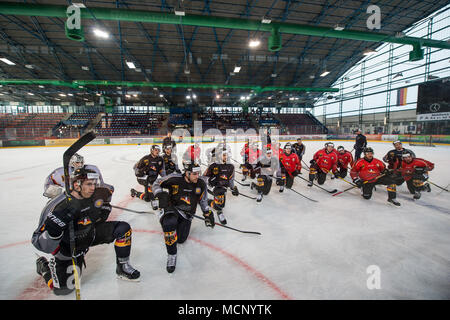 17 April 2018, Deutschland, Berlin: Deutschland Eishockey Team Training am Wellblechpalast Eishockey Arena. Deutschland Frankreich am 21. April. Foto: Arne Bänsch/dpa Stockfoto