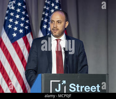 Washington, DC, USA. 16 Apr, 2018. Botschafter Dr. Roland ZOMLOT, Chief Representative der palästinensischen Delegation in die Vereinigten Staaten, die im Rahmen der J Street nationale Konferenz in Washington, DC am 16. April 2018 Credit: Michael Brochstein/ZUMA Draht/Alamy leben Nachrichten Stockfoto