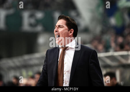 Athen, Griechenland. 17 Apr, 2018. 17. April 2018, Griechenland, Athen: Basketball Euroleague, Panathinaikos Athen vs Real Madrid: Panathinaikos Trainer Xavi Pascual. Credit: Angelos Tzortzinis/dpa/Alamy leben Nachrichten Stockfoto