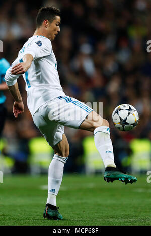 Madrid, Spanien. Credit: D. 11 Apr, 2018. Cristiano Ronaldo (Real) Fußball: UEFA Champions League Viertelfinale 2 bein Spiel zwischen Real Madrid 1-3 FC Juventus im Estadio Santiago Bernabeu in Madrid, Spanien. Credit: D. Nakashima/LBA/Alamy leben Nachrichten Stockfoto