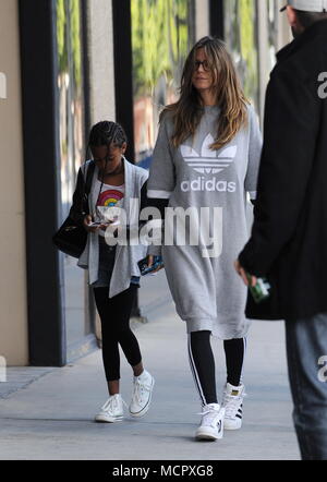 Heidi Klum kommt an eine Klinik mit ihren Kindern mit: Heidi Klum, Lou Sulola Samuel Wo: Beverly Hills, Kalifornien, USA, wenn: 17 Mrz 2018 Credit: WENN Stockfoto