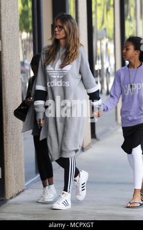 Heidi Klum kommt an eine Klinik mit ihren Kindern mit: Heidi Klum, Lou Sulola Samuel Wo: Beverly Hills, Kalifornien, USA, wenn: 17 Mrz 2018 Credit: WENN Stockfoto