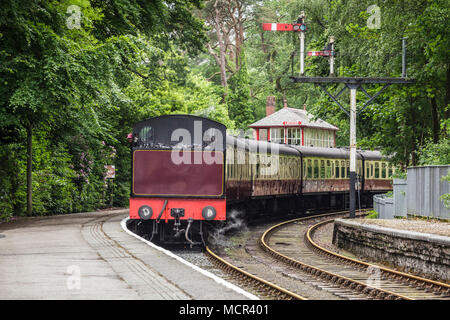 Dampfmaschine am Lakeside Station an der Lakeside und Haverthwaite Eisenbahn, Lake District, Cumbria Stockfoto