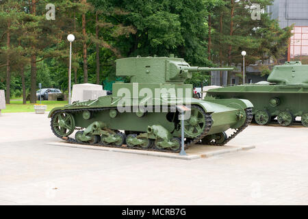 Bogorodskoye, Russland - 13. SEPTEMBER 2015: leichter Panzer T-26. Ausstellung der Gedenkstätte "Durchbruch bei der Belagerung von Leningrad'. 40 kilomet Stockfoto