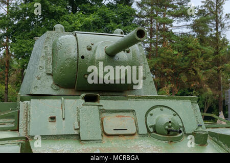 Bogorodskoye, Russland - 13. SEPTEMBER 2015: schwere Panzer KV-1S. Ausstellung der Gedenkstätte "Durchbruch bei der Belagerung von Leningrad'. 40 Kilometer entfernt Stockfoto