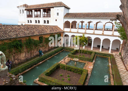 Die pabellón Norte (Norden Pavillon) und der Patio de Los Cipreses, Palacio del Generalife, Alhambra, Granada Stockfoto