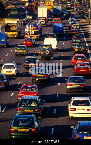 Stau Autobahn M25, Ausfahrt 12, London, England, UK, GB. Stockfoto