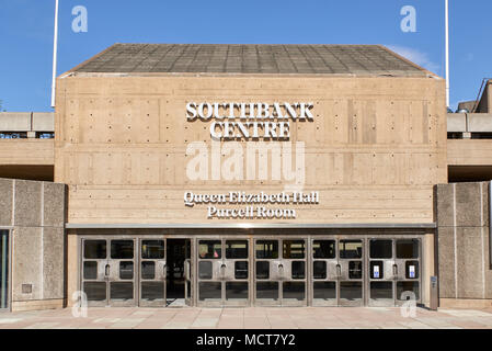 Eingang zum Queen Elizabeth Hall und Purcell Zimmer im Southbank Centre in London, UK. Stockfoto