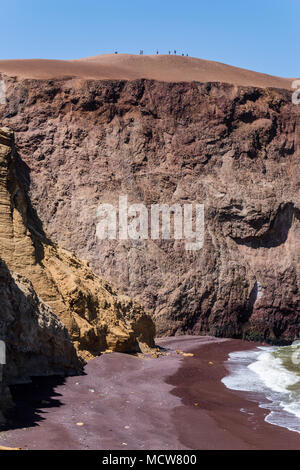 Nationale Reserve von Paracas, Red Beach, Ica, Peru, Südamerika. Stockfoto