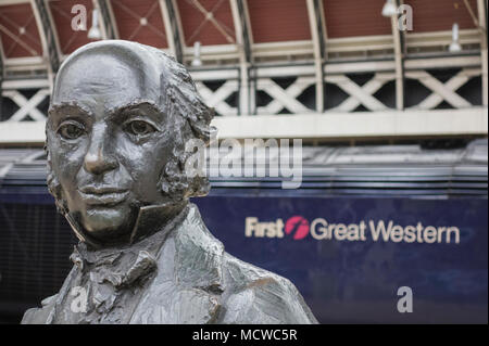 John's Doubleday Statue von Isambard Kingdom Brunel an der Paddington Station, Ausgang auf die Praed Street, Paddington, London, W2, UK Stockfoto