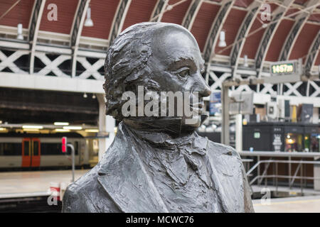 John's Doubleday Statue von Isambard Kingdom Brunel an der Paddington Station, Ausgang auf die Praed Street, Paddington, London, W2, UK Stockfoto