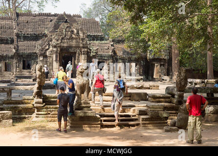 Kambodscha Tourismus - Touristen am Banteay Kdei Tempel, buddhistische Tempel aus dem 12. Jahrhundert, UNESCO-Weltkulturerbe Angkor, Kambodscha Asien Stockfoto