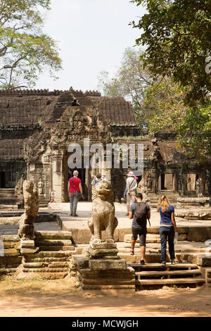Kambodscha Tourismus - Touristen am Banteay Kdei Tempel, buddhistische Tempel aus dem 12. Jahrhundert, UNESCO-Weltkulturerbe Angkor, Kambodscha Asien Stockfoto