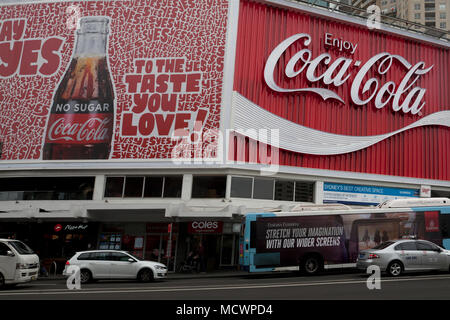 Coca Cola Plakat Victoria Street Kings Cross, Sydney, New South Wales, Australien Stockfoto