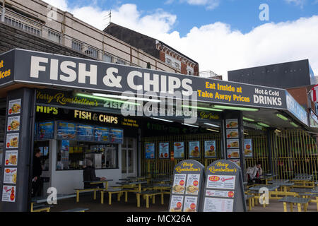 Typische Fish & Chip Shop an der Küste von Skegness Stockfoto