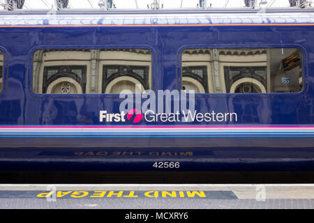 First Great Western Kutschen an der Paddington Station Praed Street, Paddington, London, W2, UK Stockfoto