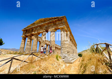 Die griechischen Tempel von Segesta, Provinz Trapani, Sizilien, Italien Stockfoto