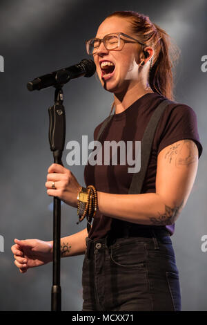 Der Schweizer Sänger und Songwriter Stefanie Heinzmann live auf der Schüür Luzern, Schweiz Stockfoto