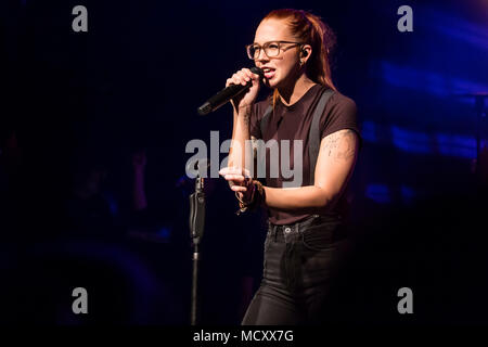 Der Schweizer Sänger und Songwriter Stefanie Heinzmann live auf der Schüür Luzern, Schweiz Stockfoto