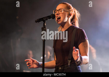 Der Schweizer Sänger und Songwriter Stefanie Heinzmann live auf der Schüür Luzern, Schweiz Stockfoto