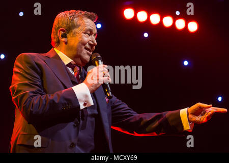 Der deutsche Schlagersänger Roland Kaiser live auf der 16 Schlager Nacht in Luzern, Schweiz Stockfoto