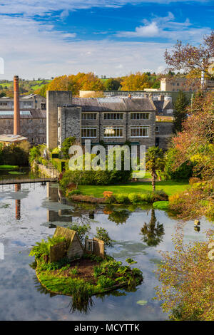 Mit Blick auf den ziergärten an Kilver Court aus dem Eisenbahnviadukt, die durch Sie in Shepton Mallett, Somerset, England, UK läuft Stockfoto