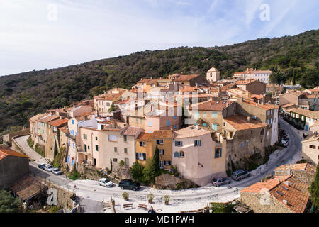 Luftaufnahme von Ramatuelle, berühmten typischen Dorf im Süden von Frankreich Stockfoto
