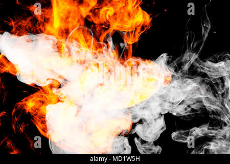 Feuer flammen Hintergrund. Cloud der feurigen Rauch auf einem schwarzen Hintergrund isoliert. Hintergrund aus dem Rauch von vape Stockfoto