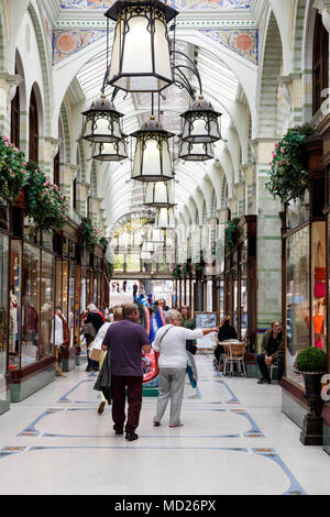 Royal Arcade Norwich. Die Royal Arcade ist eine der schönsten überdachten Einkaufsstraßen im Land. Stockfoto