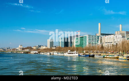 Gebäude auf den Quai de Bercy in der Nähe der Seine in Paris, Frankreich Stockfoto