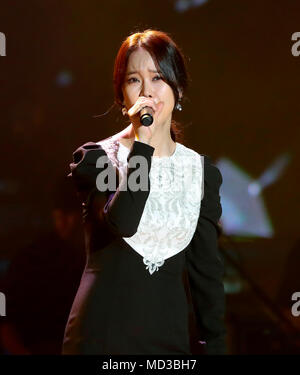 Baek Ji-young, Apr 3, 2018: Koreanische Sängerin Baek Ji-young führt bei einem gemeinsamen Konzert von Süd- und Nordkoreanischen Künstlern bei der ryugyong Chung Ju-yung-Gymnasium in Pyongyang, Nordkorea. Nordkoreanischen Führer Kim Jong-Un ist ein Gipfel mit dem südkoreanischen Präsidenten Mond Jae-In in Panmunjom am 27. April 2018 zu halten, und es wird ein Treffen mit US-Präsident Donald Trump im Mai oder Juni folgen. Bild auf der Apr 3, 2018 übernommen. Redaktion VERWENDEN SIE NUR Credit: Koreanischer Kunst Performance Pressekorps/LBA/Alamy leben Nachrichten Stockfoto