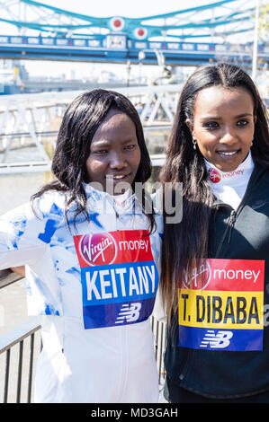 London, 18. April 2018, London Marathon, Frauen Elite Läufer, die zwei großen London Marathon Elite Frauen Rivalen, Mary Keitany und Dibaba. Credit: Ian Davidson/Alamy leben Nachrichten Stockfoto