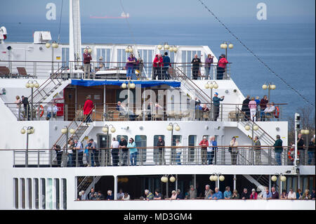 Danzig, Polen. 18. April 2018. 160 Meter langen Kreuzfahrtschiff MV Astoria Kreuzfahrt Saison begann in Danzig Hafen in Danzig, Polen. 18. April 2018. 1948 gebaut als Stockholm ist die älteste Kreuzfahrtschiff der Welt. Für das Verursachen von Meer Absturz mit berühmten Andrea Doria line Schiff 1956 dazu führt, dass der gesunken © wojciech Strozyk/Alamy News Live bekannt Stockfoto