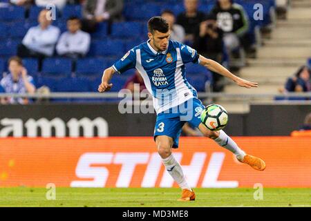 Spanien - 18. April: RCD Espanyol defender Aaron (3) während des Spiels zwischen RCD Espanyol v Eibar für die Runde 33 der Liga Santander, an Cornella-El Prat Stadion am 18. April 2018 in Barcelona, Spanien gespielt. (Credit: Mikel Trigueros/Urbanandsport/Cordon Cordon Drücken Drücken) Stockfoto