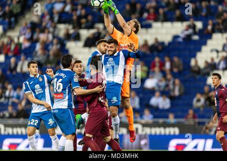 Spanien - 18. April: SD Eibar Torhüter Marko Dmitrovic (25) Während des Spiels zwischen RCD Espanyol v Eibar für die Runde 33 der Liga Santander, an Cornella-El Prat Stadion am 18. April 2018 in Barcelona, Spanien gespielt. (Credit: Mikel Trigueros/Urbanandsport/Cordon Cordon Drücken Drücken) Stockfoto