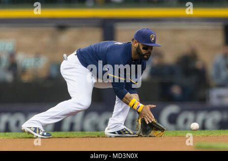 Milwaukee, WI, USA. 18 Apr, 2018. Milwaukee Brewers zweiter Basisspieler Jonathan Villar Nr. 5 in Aktion während der Major League Baseball Spiel zwischen den Milwaukee Brewers und die Cincinnati Reds am Miller Park in Milwaukee, WI. John Fisher/CSM/Alamy leben Nachrichten Stockfoto