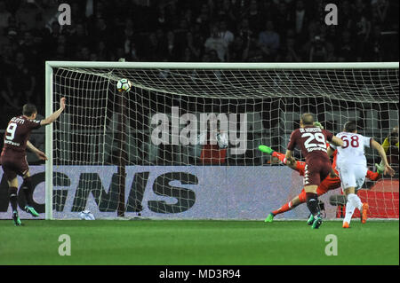 Turin, Italien. 18 Apr, 2018. Während der Serie ein Fußballspiel zwischen Torino FC und der AC Mailand im Stadio Grande Torino am 18 April, 2018 in Turin, Italien. Quelle: FABIO UDINE/Alamy leben Nachrichten Stockfoto