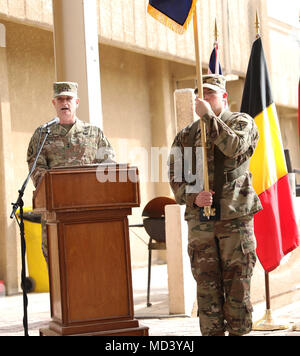 Generalmajor Walter Piatt, eingehende Kommandierender General des kombinierten Kräfte Land Component Command -- Vorgang inhärenten Lösen und 10 Mountain Division und Fort Drum, New York, bietet seine Äußerungen während der Übertragung der Autorität Zeremonie in Bagdad, Irak, 19. März 2018. 10 MTN übernahm das Kommando der CJFLCC - OIR, eine Koalition von 23 regionalen und internationalen Heiden, die sich zusammengetan haben, um gemeinsam die Kräfte ISIS im Irak zu besiegen und die Stabilität und die Sicherheit wiederherstellen zu können. (Foto von der US Army US Army Foto von Master Sgt. Horace Murray) Stockfoto