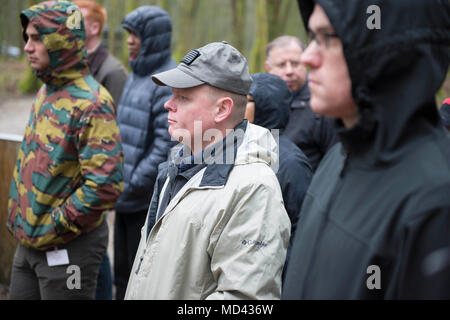 Der Commanding General’s 2018 Spring Company Commanders Staff Ride war ein professionelles Entwicklungsprogramm der United States Army, das vom 12. Bis 14. März 2018 an Schlachtfeldern des Ersten Weltkriegs in der Nähe von Lüttich und Verdun in Frankreich durchgeführt wurde. Das Archivbild dokumentiert Nachwuchsbeamte, die historisches Gelände untersuchen und taktische Entscheidungen und die Entwicklung der Kriegsführung diskutieren, einschließlich der Analyse der amerikanischen Expeditionstruppen in Europa während des Ersten Weltkriegs Stockfoto