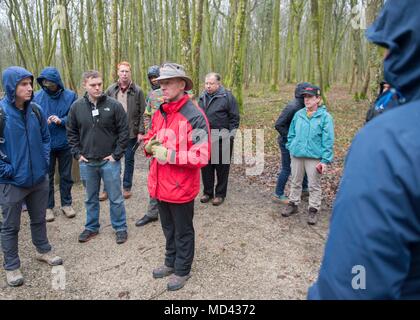 Der Commanding General’s 2018 Spring Company Commanders Staff Ride war eine professionelle Fortbildungsveranstaltung der United States Army, die vom 12. Bis 14. März 2018 an den Schlachtfeldern des Ersten Weltkriegs in Lüttich und Verdun in Frankreich stattfand. Das Archivbild dokumentiert Offiziere, die vor Ort Untersuchungen über das Gelände des Schlachtfeldes, taktische Entscheidungen und die Entwicklung der Operationen der amerikanischen Expeditionstruppen in Europa durchführen. Stockfoto