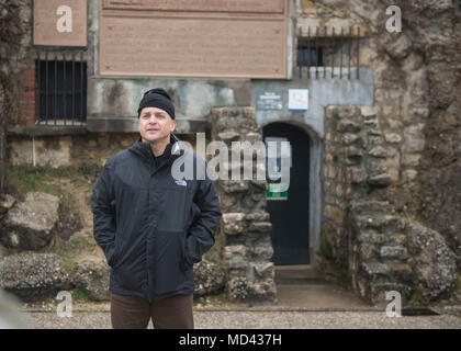 Der Commanding General’s 2018 Spring Company Commanders Staff Ride war eine professionelle Fortbildungsveranstaltung der US-Armee, die vom 12. Bis 14. März 2018 an den Kriegsschauplätzen des Ersten Weltkriegs in Lüttich und Verdun in Frankreich stattfand. Das Programm ermöglichte es Junioroffizieren, das Gelände, taktische Entscheidungen und die Entwicklung von Kampfeinsätzen zu studieren. Das Archivbild dokumentiert die Teilnehmer während der Battlefield Study Tour. Stockfoto