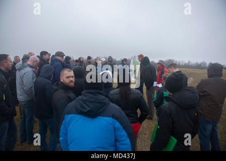 Der Commanding General’s 2018 Spring Company Commanders Staff Ride war eine vom 12. Bis 14. März 2018 auf den Schlachtfeldern des Ersten Weltkriegs in Lüttich, Belgien, und Verdun, Frankreich. Junior Officers untersuchten historische Engagements und taktische Entwicklungen vor Ort. Das Archivbild zeichnet Aktivitäten während des professionellen Militärbildungsbesuchs auf. Stockfoto