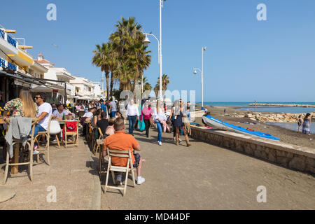 Restaurants und Cafés entlang des Paseo Maritimo el Pedregal in Pedregalejo, Malaga, Costa del Sol, Andalusien, Spanien, Europa Stockfoto