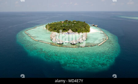 Malediven Atoll von oben mit einer Drohne Stockfoto