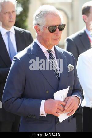 Der Prinz von Wales, Präsident von der Prince's Trust Group, bei einem Empfang für den Prince's Trust International, im St James's Palace State Apartments in London, während der Tagung der Regierungschefs des Commonwealth. Stockfoto