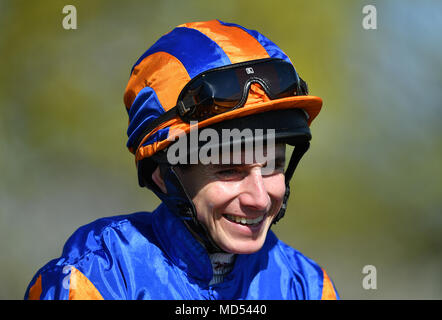 Jockey Ryan Moore vor dem Lanwades Stud Nell Gwyn Stakes bei Tag zwei Der Bet365 Craven Treffen in Newmarket Racecourse. PRESS ASSOCIATION Foto. Bild Datum: Mittwoch, 18. April 2018. Siehe PA Geschichte RACING Newmarket. Photo Credit: Joe Giddens/PA-Kabel Stockfoto